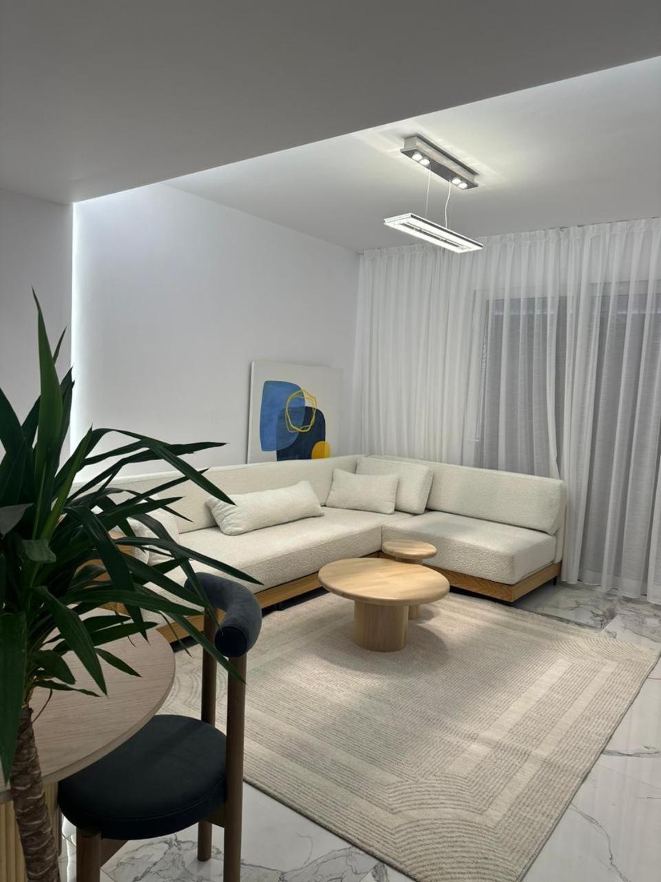 Agate City Center Apartment Тирана Екстериор снимка